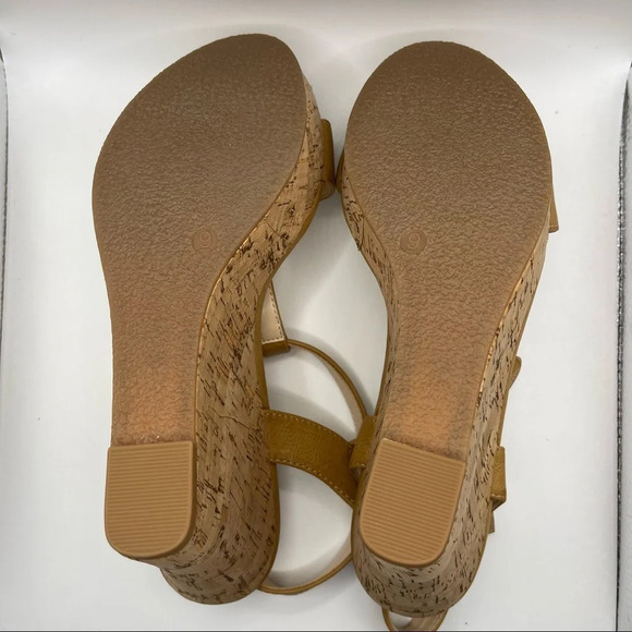 NIB Michael Shannon Libby Tan Wedges - Picture 5 of 5